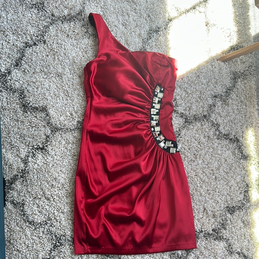 Elegant Red One-Shoulder Dress